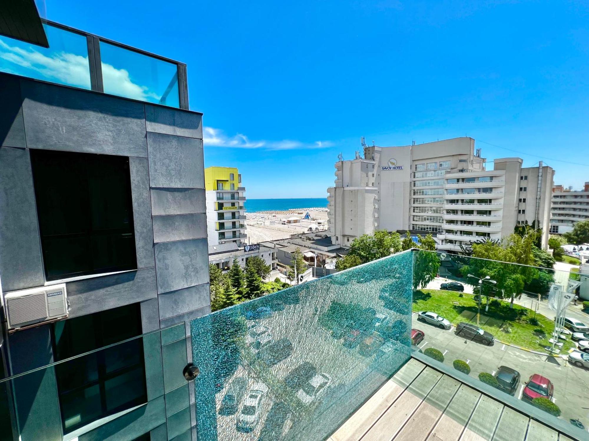 Blue Bike Seaview Apartment Mamaia Exteriör bild