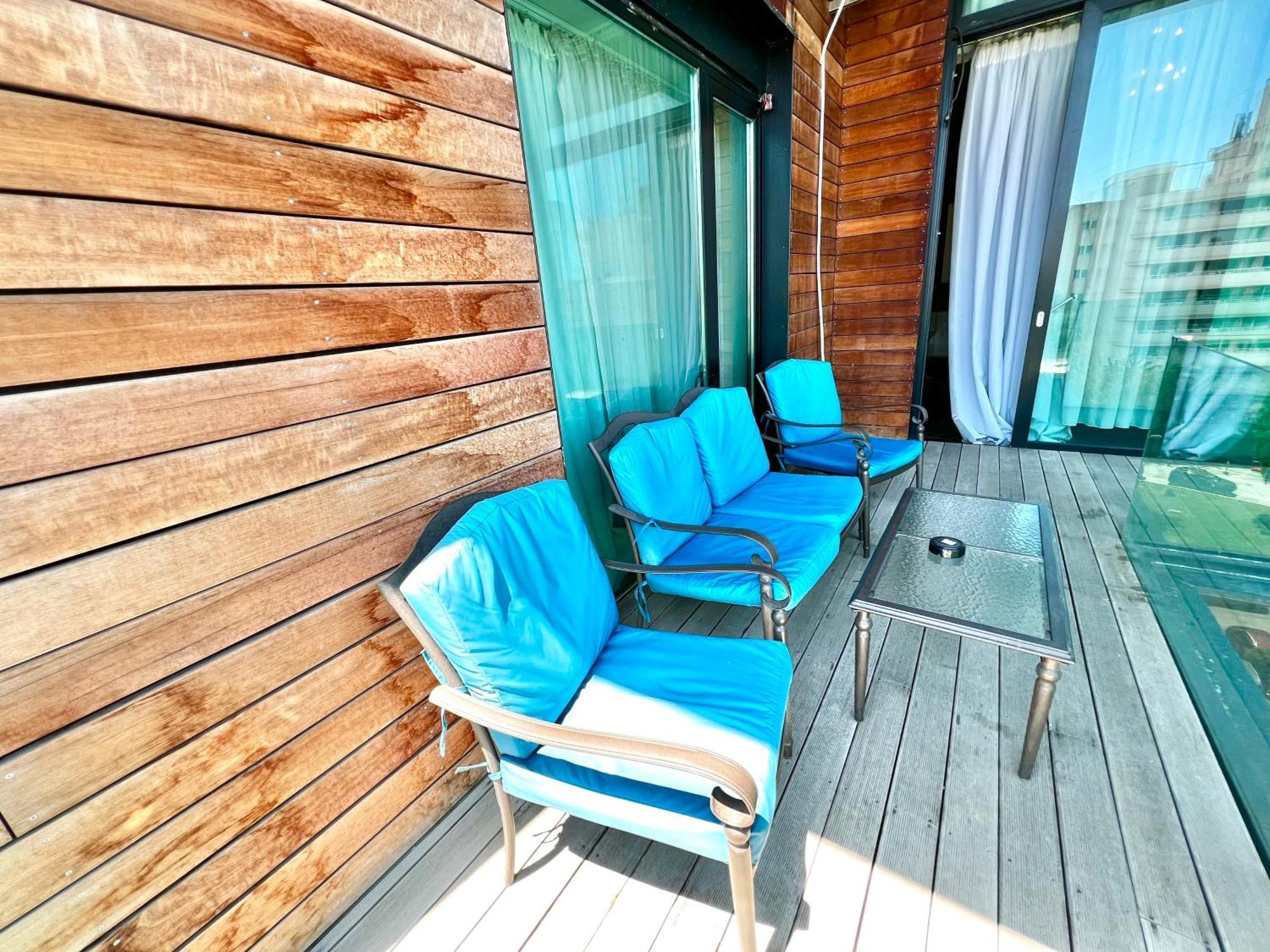Blue Bike Seaview Apartment Mamaia Exteriör bild