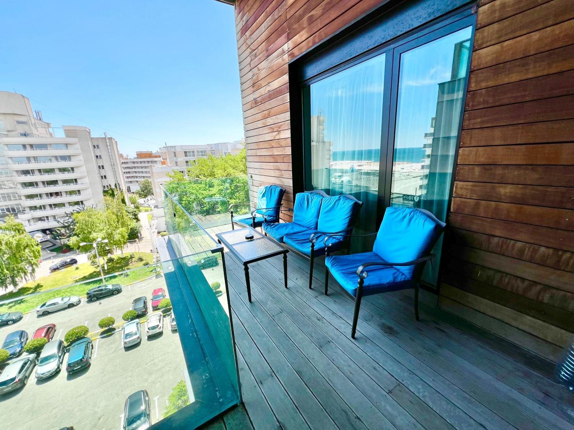 Blue Bike Seaview Apartment Mamaia Exteriör bild