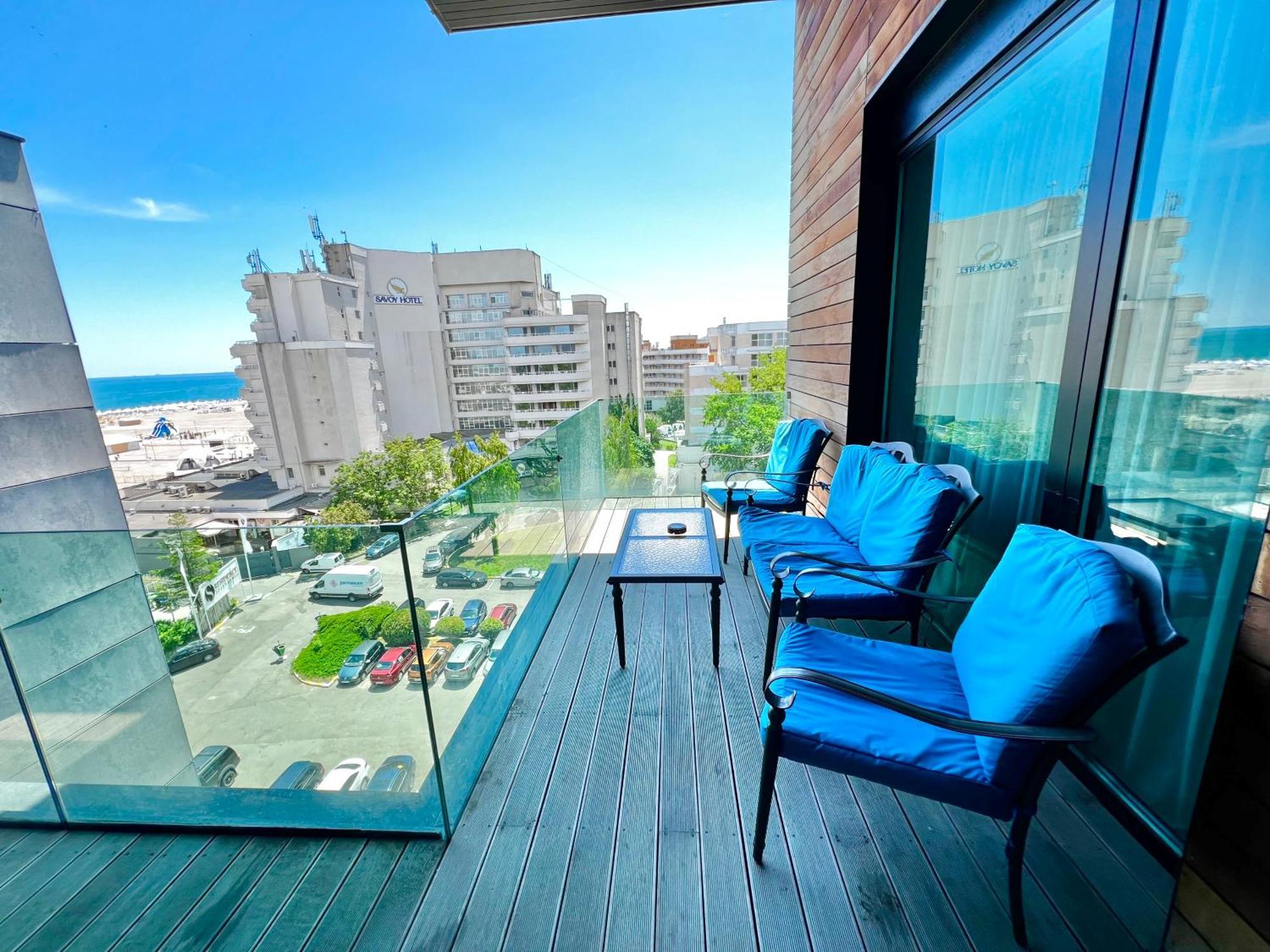 Blue Bike Seaview Apartment Mamaia Exteriör bild