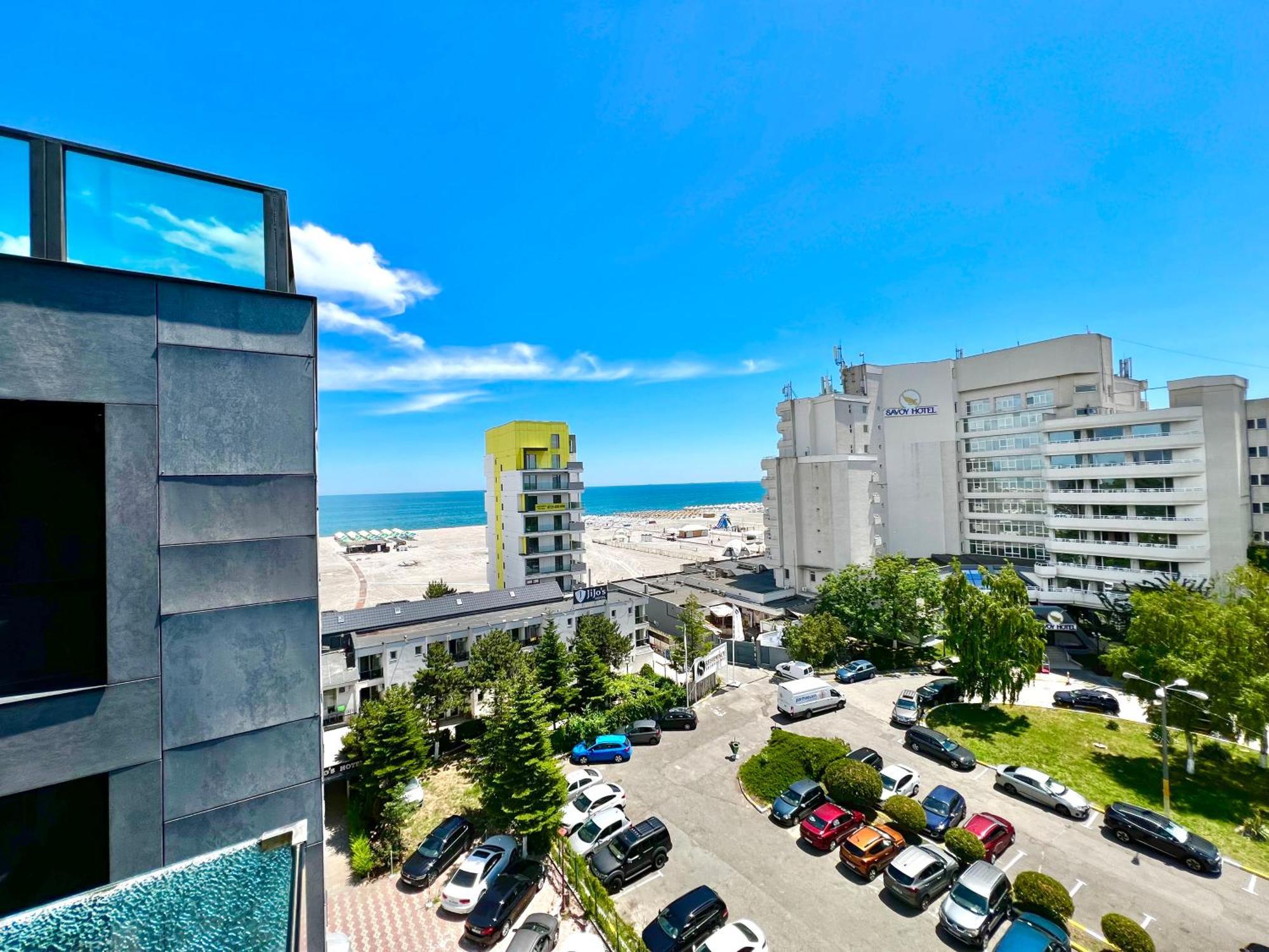 Blue Bike Seaview Apartment Mamaia Exteriör bild