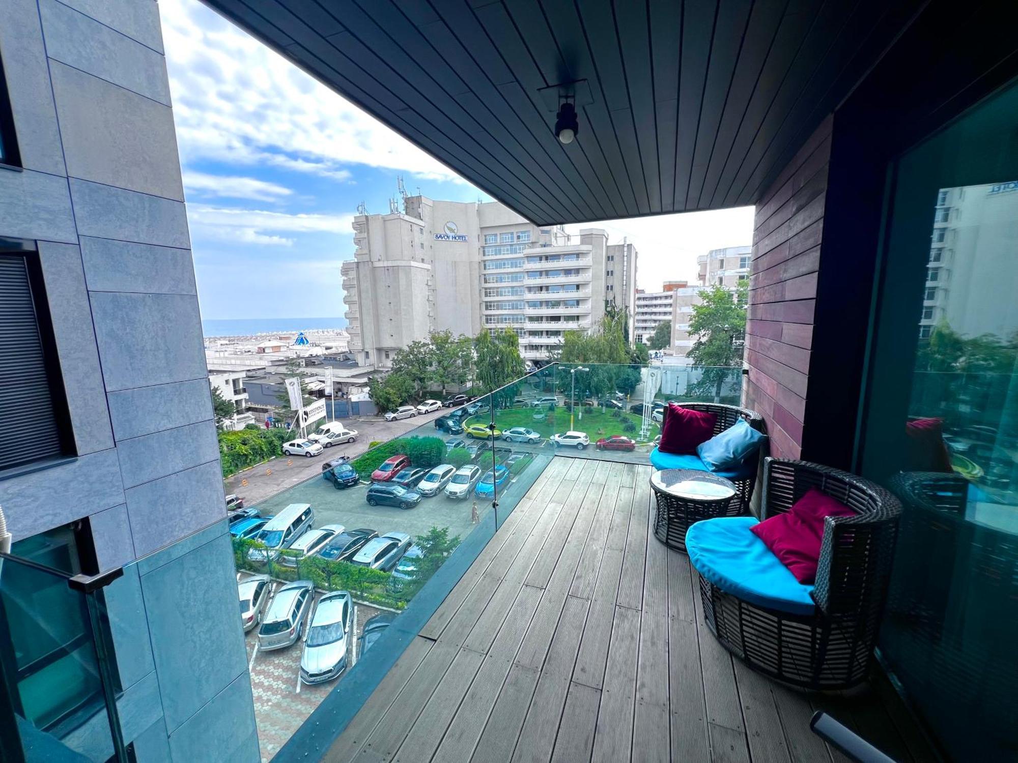 Blue Bike Seaview Apartment Mamaia Exteriör bild